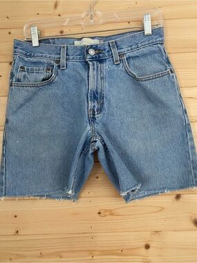 Levi’s 550 Relaxed Fit Cutoff Denim Shorts Waist 29”
